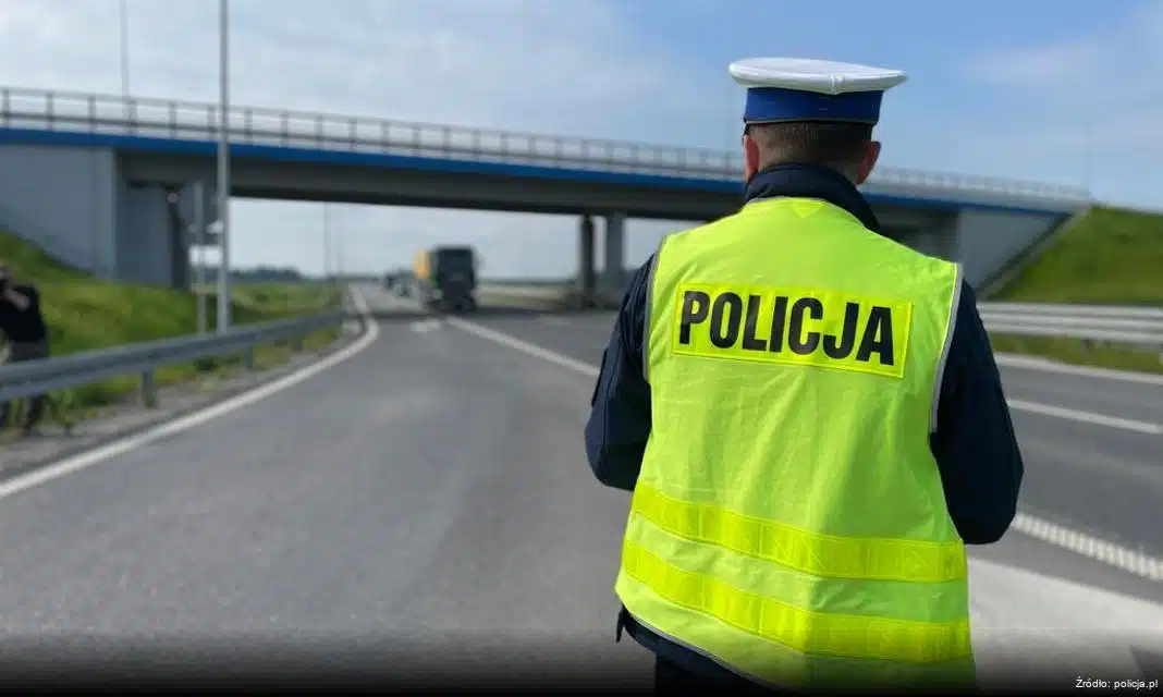 Spotkanie policjantów z uczniami w Szkole Podstawowej w Zawidzu Kościelnym