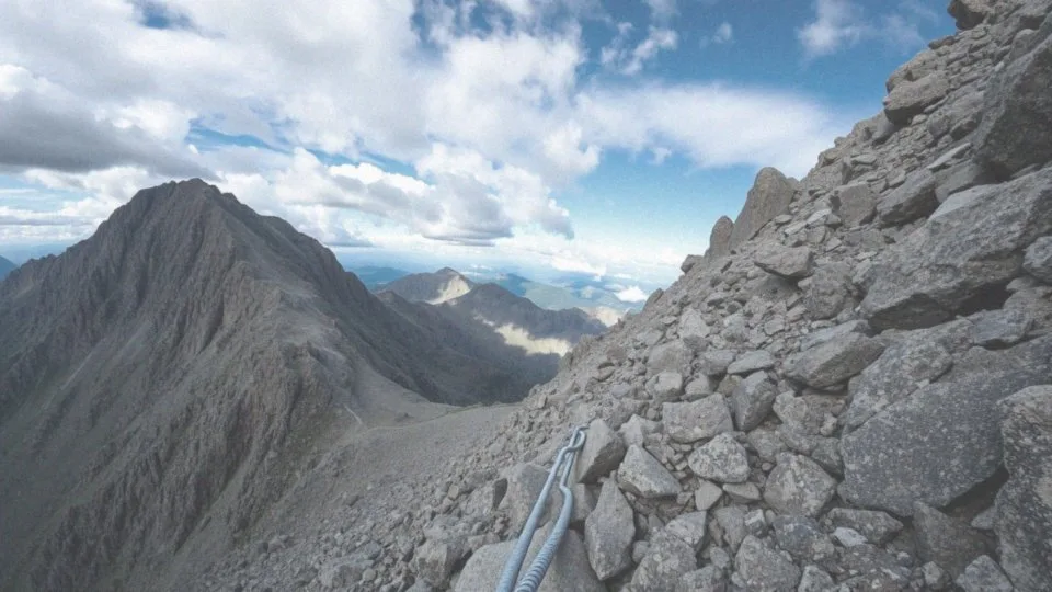 Orla Perć ile km? Szczegóły o długości i trudności szlaku
